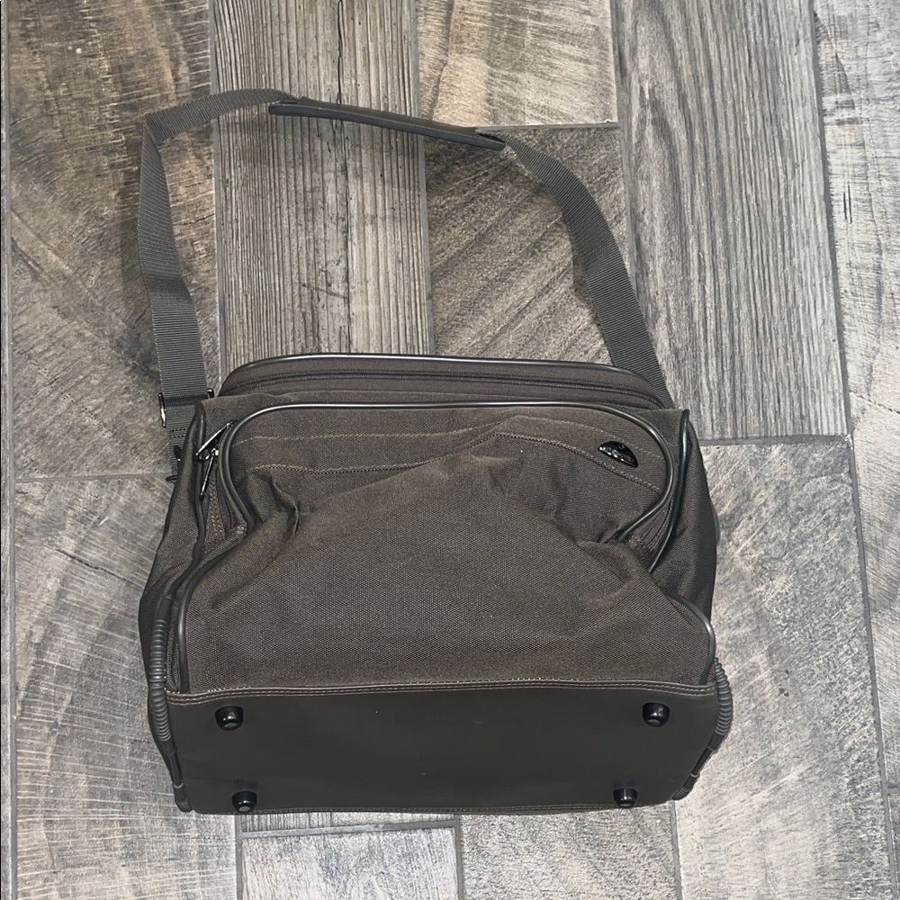 Samsonite army green Bag fits on luggage. 15”x 12”x 19” adjustable strap